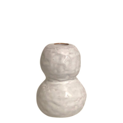 Ljusstake 1 Snöboll i vitt stengods. Finns även med 2 eller 3 snöbollar . Mått:  Ø 7,6 x H 7,6 x D 6 CM Färg: vit